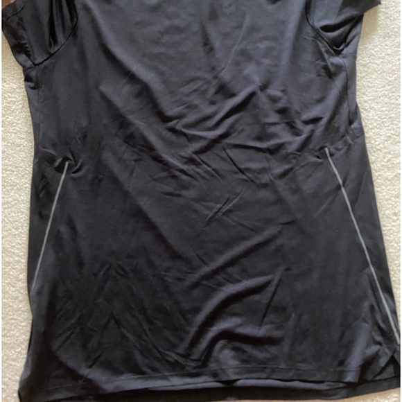 Lululemon 🍋Sidelane Swap Shirt in Black size L, designed for running - Picture 2 of 4